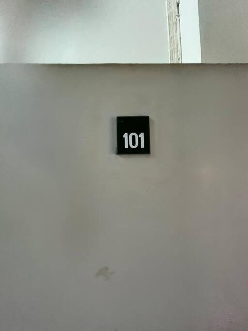 Room101 In Wanna Apartment Pattaya Exterior photo